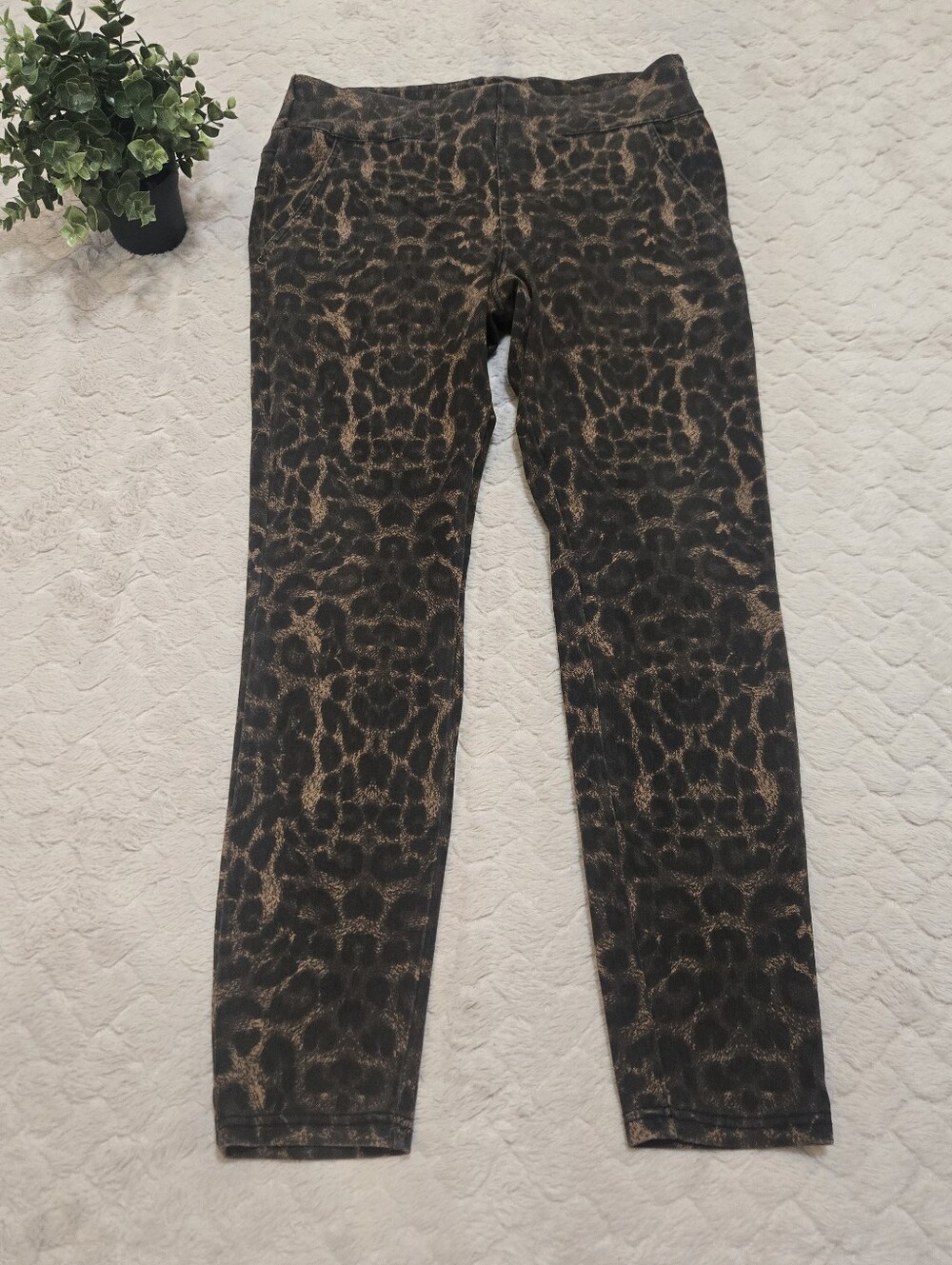 HUE Leopard Print High-Rise Straight Leg Skinny Legging Pants, Size Large